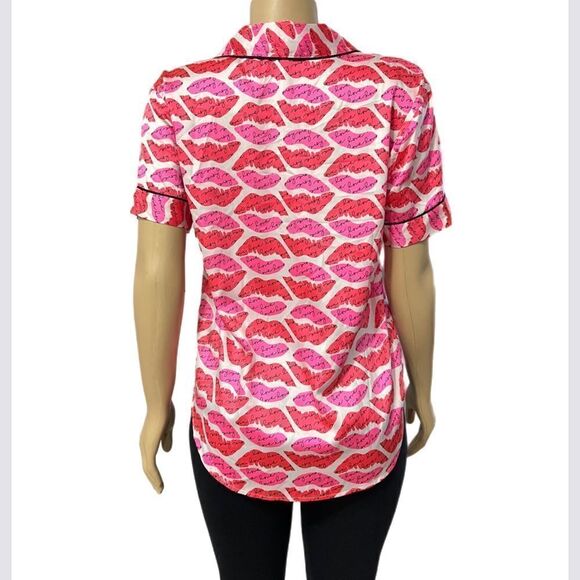 Victorias Secret SILKY SATIN Lips print pajama Button Down top Only - Picture 2 of 2